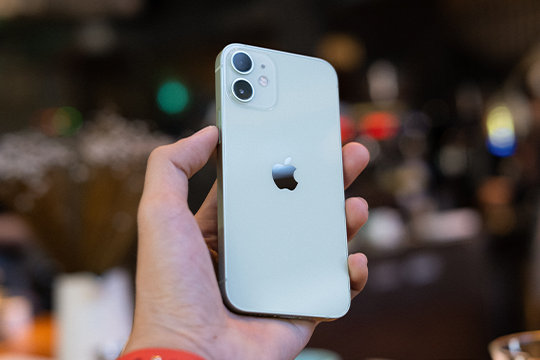 Klein aber oho: Das Super Retina XDR HDR-OLED Display des iPhone 12 mini