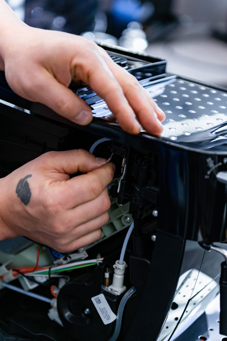 Replacement of defective parts in a kitchen appliance