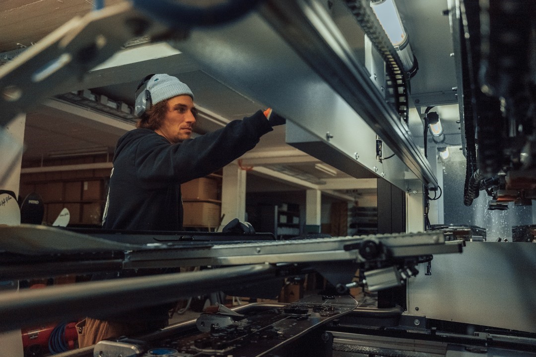 Refurbishmentprozess: ein Board im Service (Photocredit: Blue Tomato)