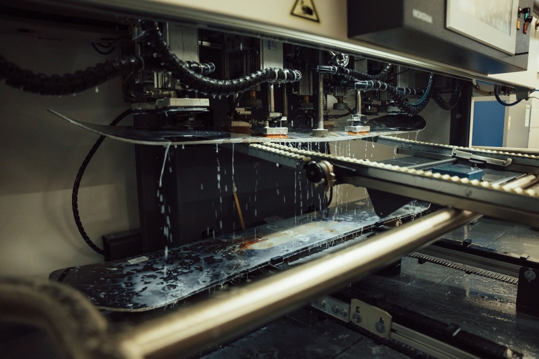 Refurbishmentprozess: Boards in der unternehmenseigenen Werkstatt von Blue Tomato (Photocredit: Blue Tomato)