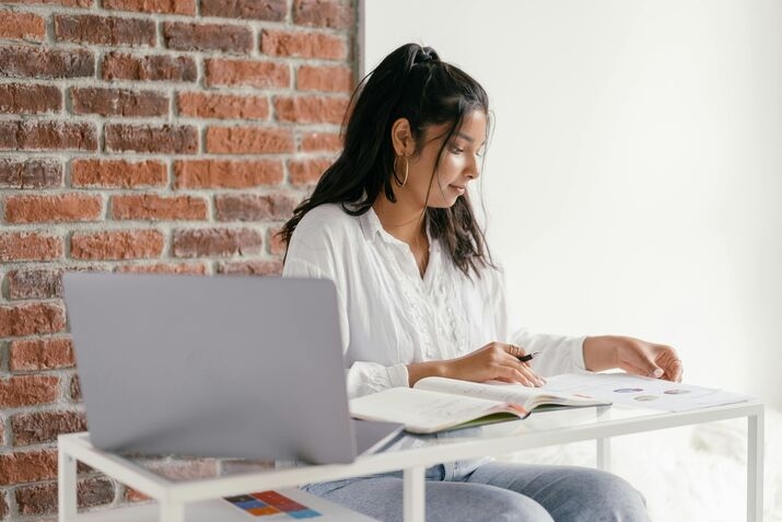 Back to School 2025: Clever sparen mit refurbished Technik für Schule & Uni