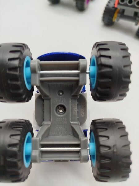 2 Hot Wheels Monster Trucks und 4 Mattel Monster Trucks - Set | mehrfarbig 3