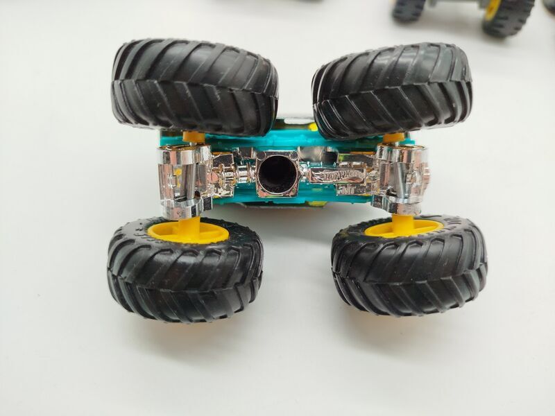 2 Hot Wheels Monster Trucks und 4 Mattel Monster Trucks - Set | mehrfarbig 4