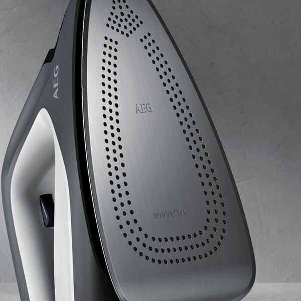 AEG ST6-1-8EG Delicate 6000 Dampfbügelstation | weiß/schwarz 3