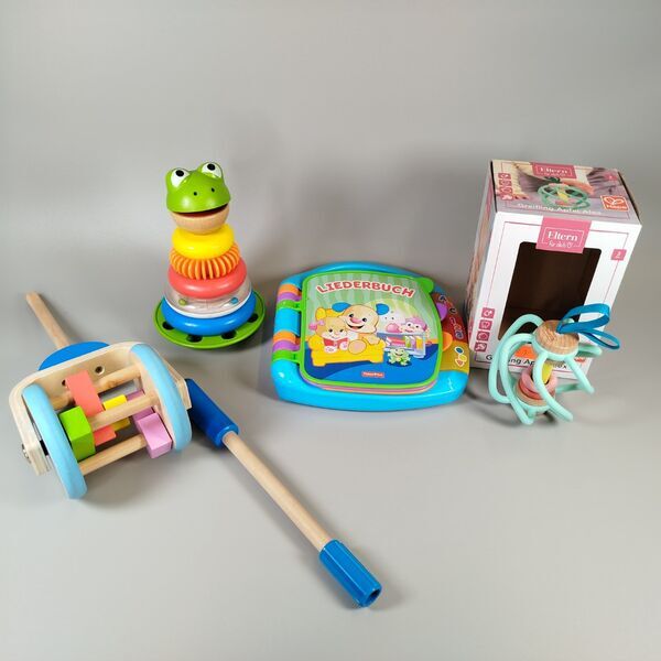 Babyspielzeug-Konvolut – Stapelturm, Buch, Rassel | mehrfarbig 1