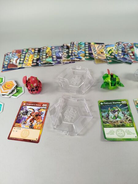 Bakugan Spieleset - Set von 4 Figuren mit Karten & Plättchen | mehrfarbig 3