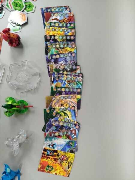 Bakugan Spieleset - Set von 4 Figuren mit Karten & Plättchen | mehrfarbig 5
