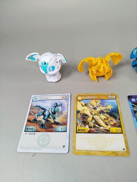Bakugan Spielset - 6 Figuren mit Charakterkarten | mehrfarbig 4