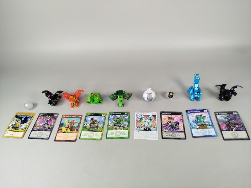 Bakugan Set von 10 Figuren mit Karten | mehrfarbig 1