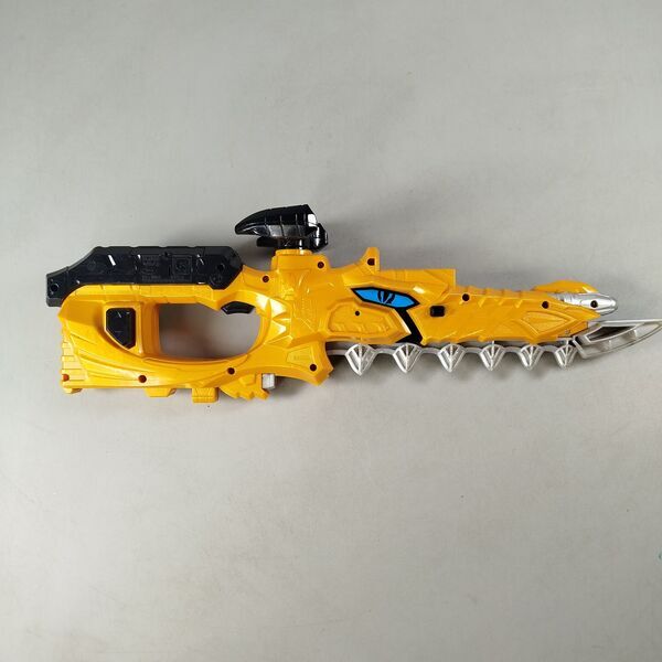 Bandai Figuren-Set Actionfiguren mit Waffen & Schilderne | multicolored 2