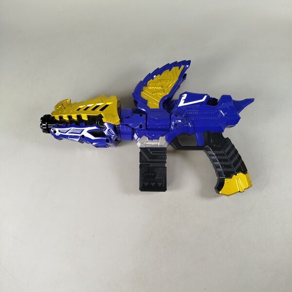 Bandai Figuren-Set Actionfiguren mit Waffen & Schilderne | multicolored 3