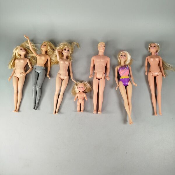 Barbie Bundle Puppen Set von 9 Figuren & Pferde | mehrfarbig, image 3 of 3