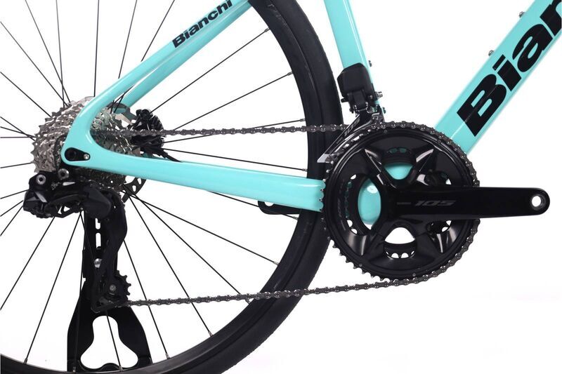 Bianchi Infinito XE (2023) | Diamant | blau | 27.5" | 47 cm | Shimano 105 BR-R7170 | Shimano 105 Di2 4