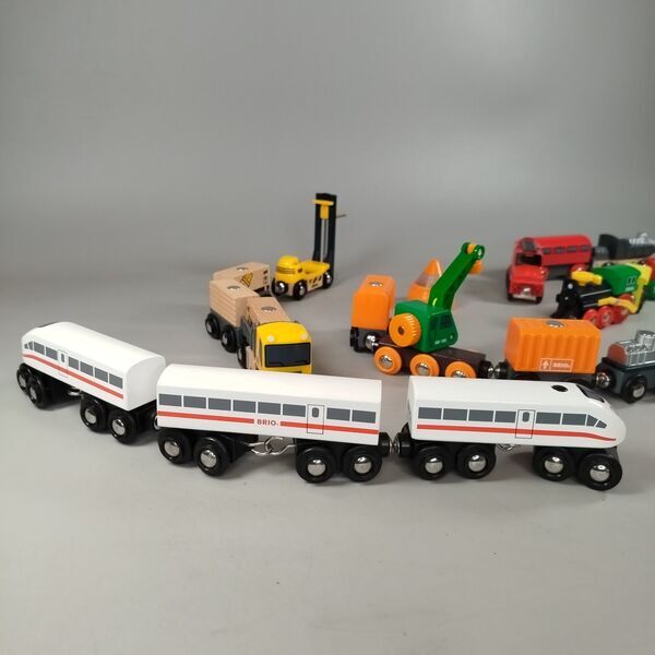 BRIO Bundle Holzeisenbahn Set von 5 Züge & Waggonse | multicolored, image 2 of 2