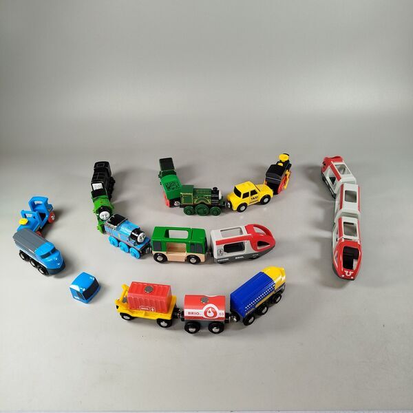 BRIO Bundle Thomas & seine Freunde 18x Holzzüge & Waggonse | multicolored, image 1 of 3