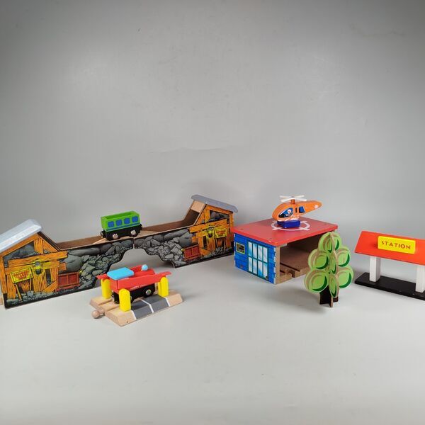 BRIO Holz-Eisenbahn-Set mit Zubehör | mehrfarbig 1