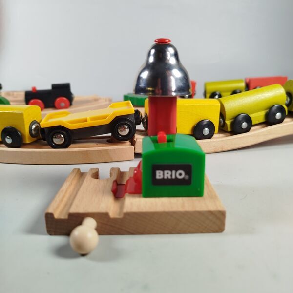 BRIO Holz-Eisenbahn Set mit Zügen & Zubehör | mehrfarbig 2