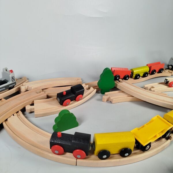 BRIO Holz-Eisenbahn Set mit Zügen & Zubehör | mehrfarbig 4