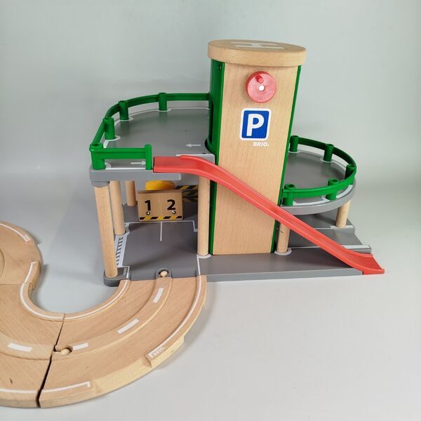 BRIO Holzeisenbahn-Set – Autohaus, Schienen & Zubehör | mehrfarbig 1
