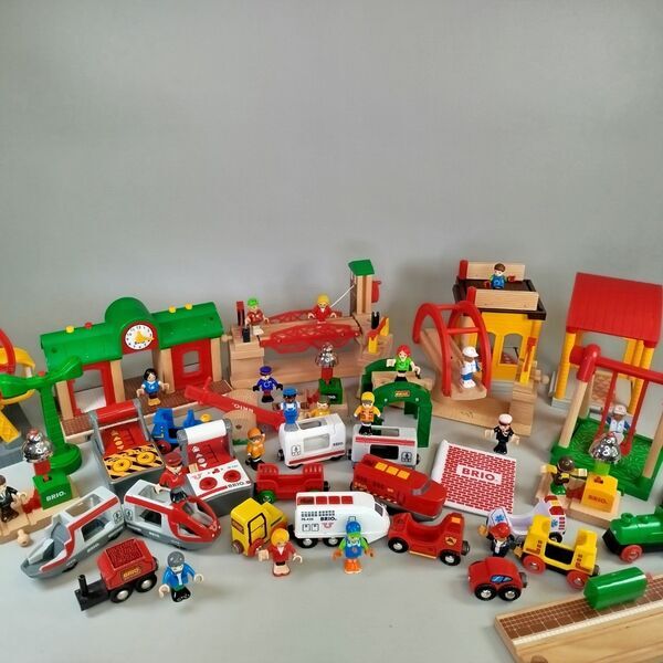 BRIO Holzspielzeug Konvolut - Züge, Häuser and Fahrzeuge | multicolored 1