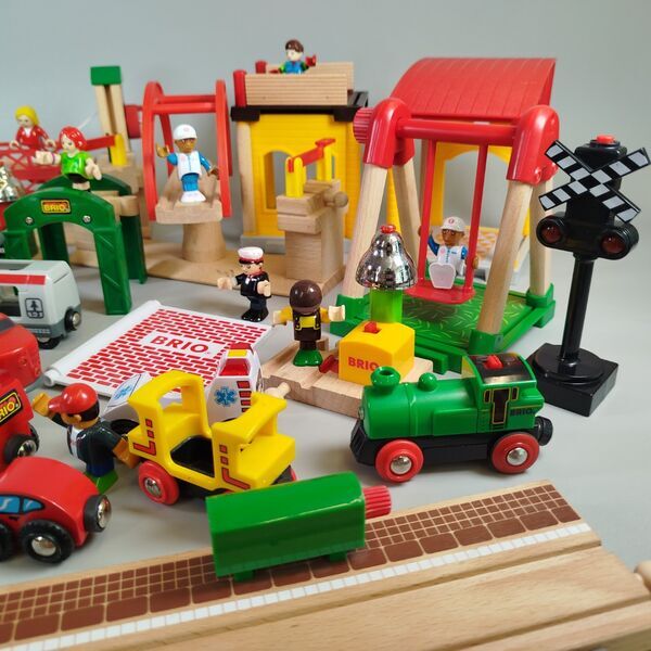 BRIO Holzspielzeug Konvolut - Züge, Häuser and Fahrzeuge | multicolored 2