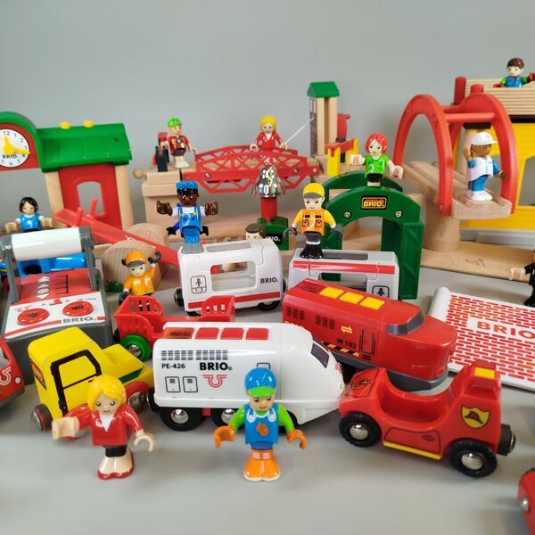 BRIO Holzspielzeug Konvolut - Züge, Häuser and Fahrzeuge | multicolored 3