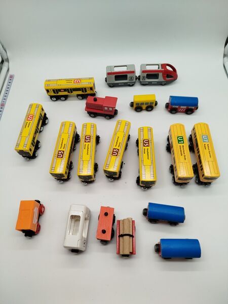 BRIO Holzspielzeug-Set - Bahnschienen and Züge | multicolored 1