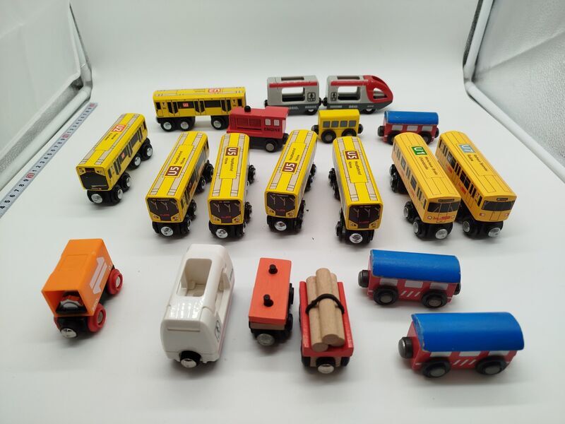 BRIO Holzspielzeug-Set - Bahnschienen and Züge | multicolored 3