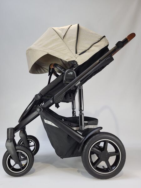 Britax sippy cup Smile III 2-in-1 stroller | black/beige, image 5 of 5