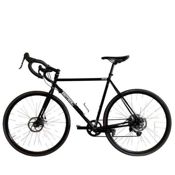 Brother Kepler (2023) | Diamant | schwarz | 60 cm | L | < 100 km 1