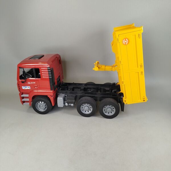 Bruder Bundle MAN TGA Liebherr 912 Set von 2 LKW Kipper & Schaufelbagger, ab 3 4 5 Jahre | mehrfarbig, image 3 of 4