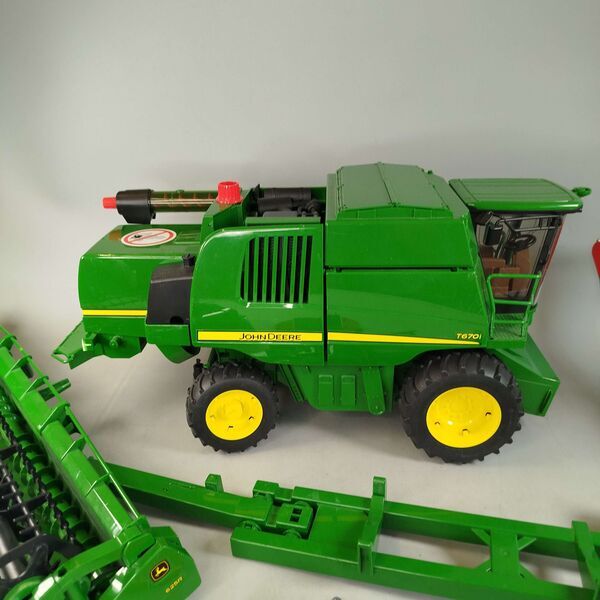 Bruder John Deere T670i 02132 Mähdreschere | multicolored, image 1 of 2