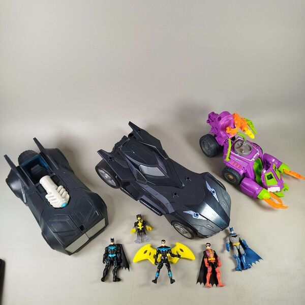 Bundle Batman Set von 8 Actionfiguren & Batmobile Fahrzeugee | multicolored, image 1 of 5