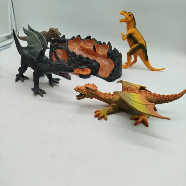 Bundle Dinosaurier & Drachen Set von 12 Figuren & Fingerpuppene | mehrfarbig, image 1 of 2