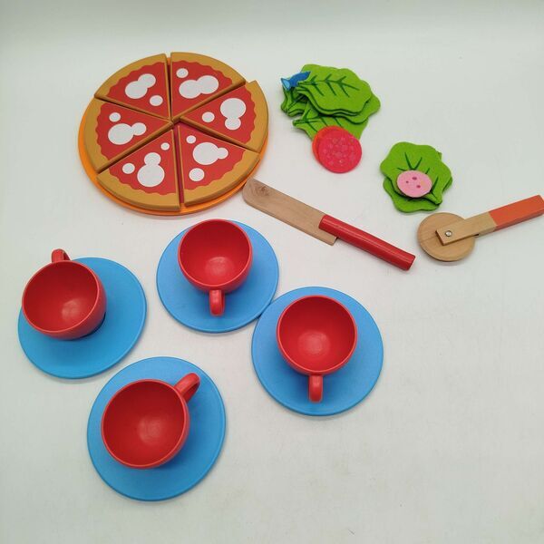 Bundle Kinderküche Zubehör Holzpizza & Teeservice mit Kochgeschirre | multicolored, image 3 of 4