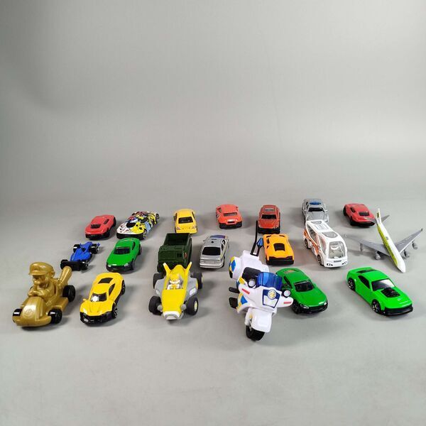Bundle Modellautos Set von 20 Autos, Motorrad & Flugzeuge | multicolored, image 1 of 2
