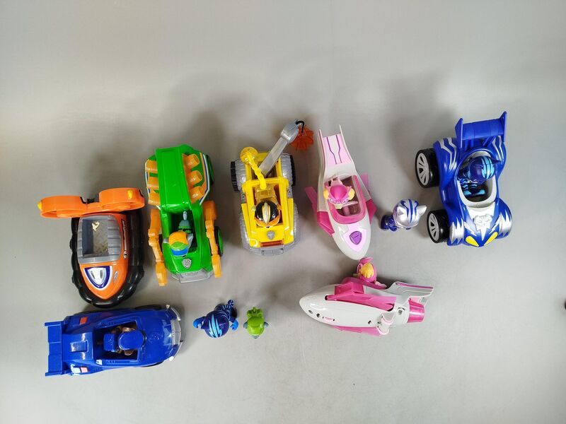 Bundle Paw Patrol & PJ Masks Set von 16 Autos & Figuren, ab 3 4 5 Jahre | mehrfarbig, image 2 of 2