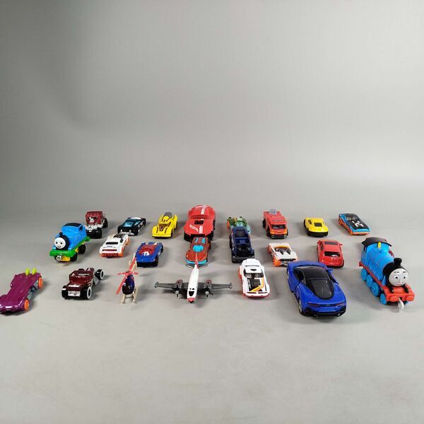 Bundle Set von 23 Autos Flugzeuge & Zügee | multicolored, image 1 of 2
