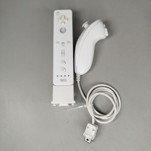 Bundle Wii Controller mit Nunchuks | večbarven 2