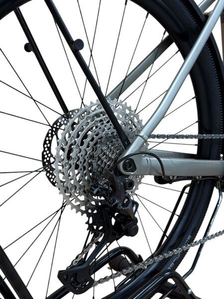 Canyon Commuter:ON 7 (2022) | Diamond | silver | 27,5" | L | 100 - 500 km 5