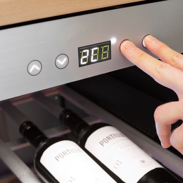 Caso WineComfort 660 Smart Wine refrigerator | silver/black 2