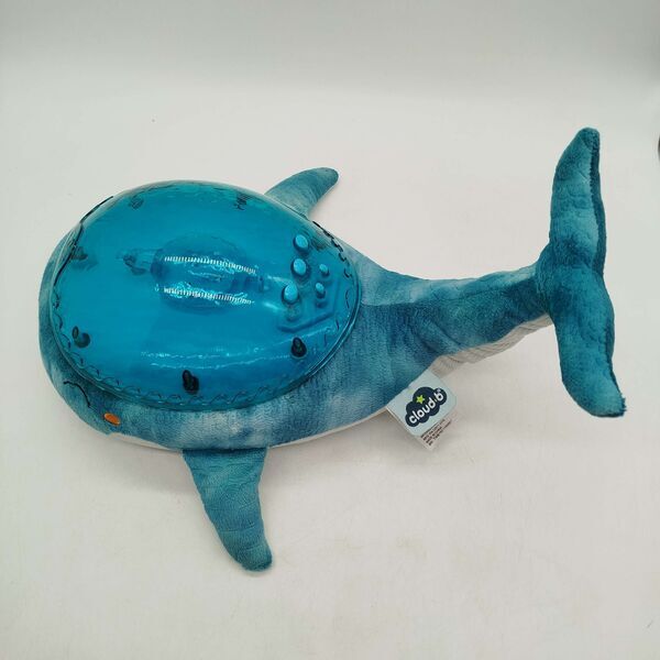 cloud b Tranquil Whale Nachtlicht Projektor Wale | multicolored, image 1 of 2