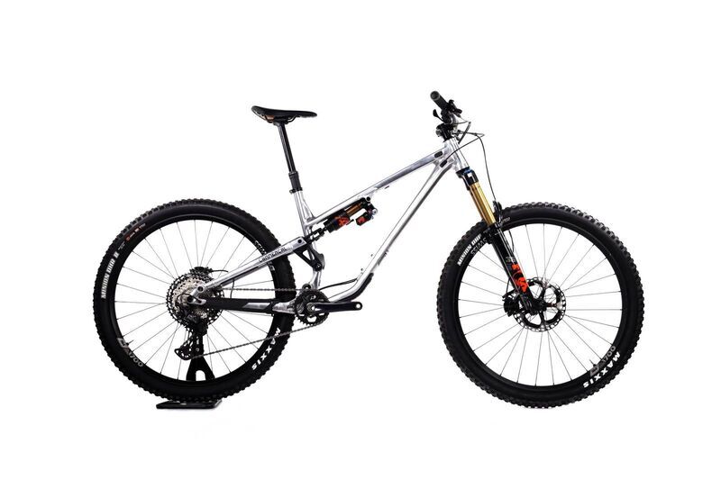 Commencal Meta TR V4 (2022) | Diamant | silber | 29" | L 1