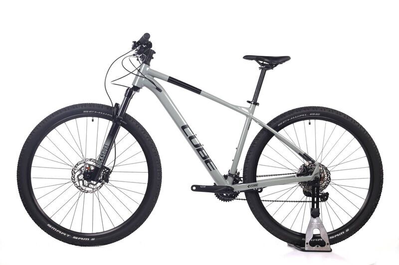 Cube Attention 29 (2023) | Diamant | grau | 29" | L 3