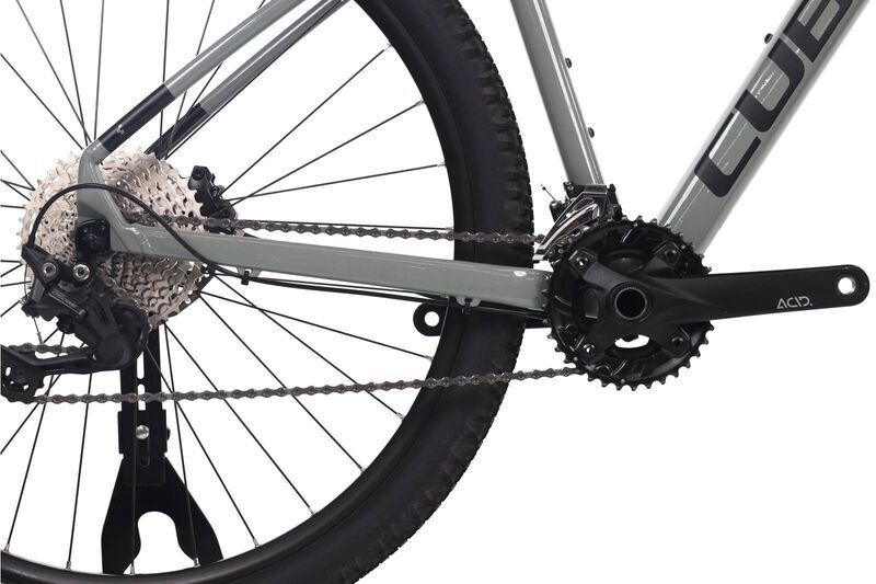 Cube Attention 29 (2023) | Diamant | grau | 29" | L 4