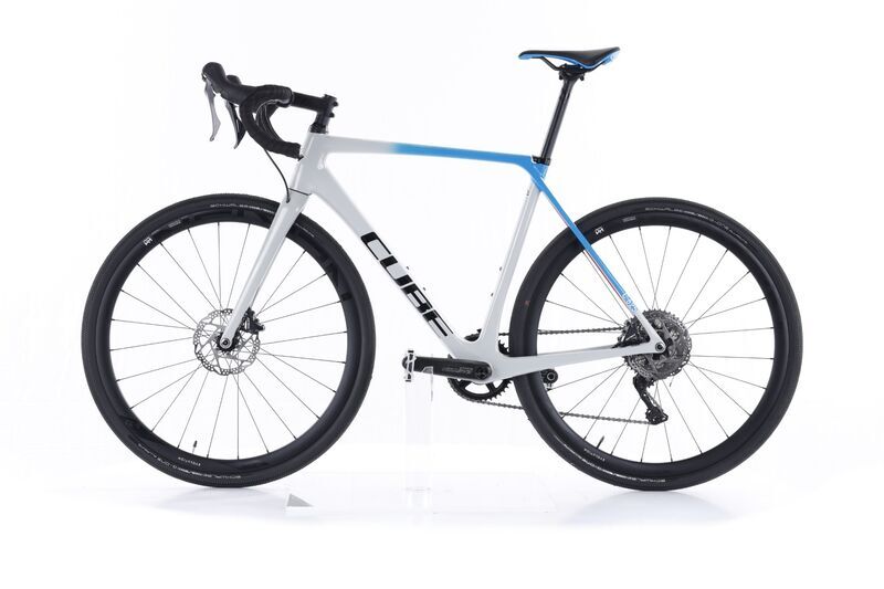Cube Cross Race C:62 SL (2022) | Diamant | grau/blau/rot | 28" | 56 cm | Schwalbe schwarz 4