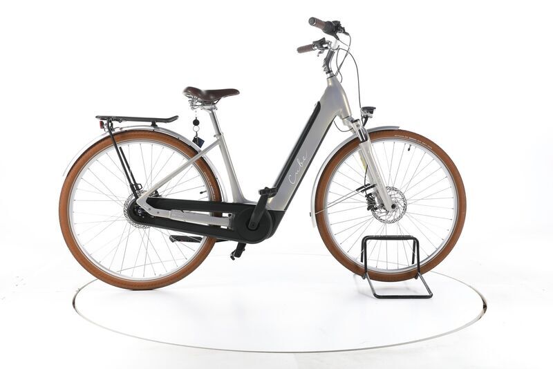 Cube Ella Cruise Hybrid 500 2022 | plateado | 28" | 46 cm | < 500 km, image 1 of 5