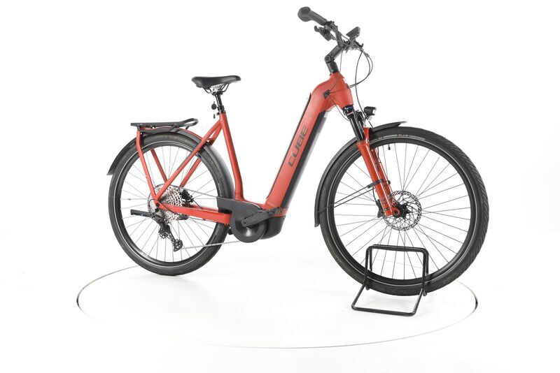 Cube Kathmandu Hybrid 2023 | red | 28" | L | 500 - 3000 km, image 1 of 4