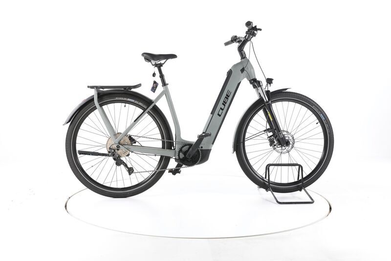 Cube Kathmandu Hybrid One 625 2023 | grey | 28" | 54 cm | 500 - 3000 km, image 1 of 5