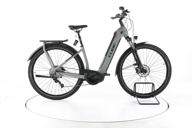 Cube Kathmandu Hybrid ONE 750 2023 | cinzento | 28" | 46 cm | < 500 km, image 1 of 5